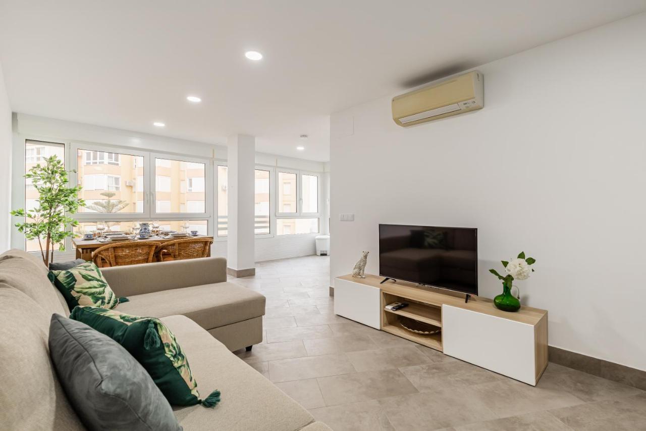 Modern Apartment Steps From The Beach Torrox Esterno foto