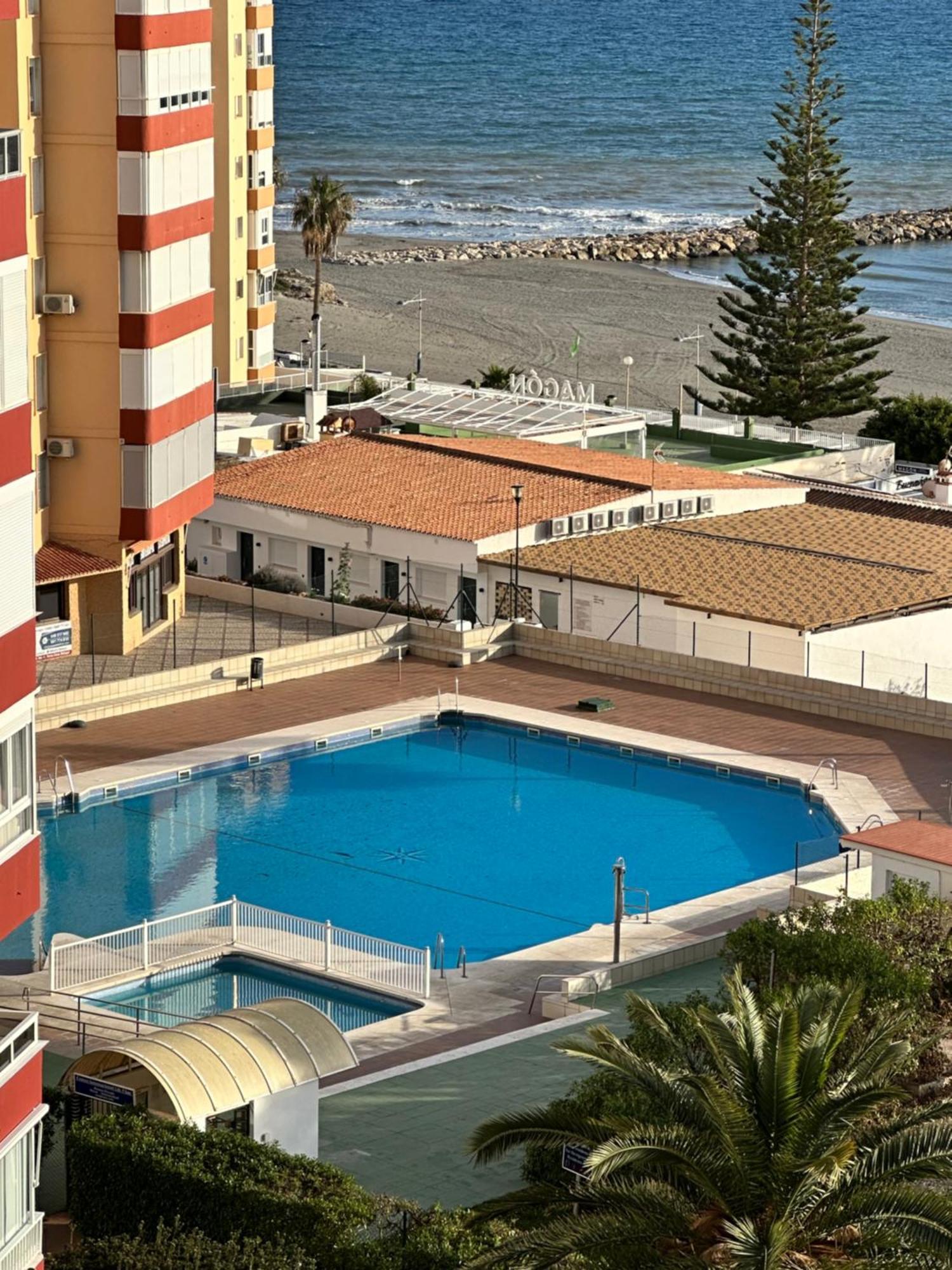 Modern Apartment Steps From The Beach Torrox Esterno foto