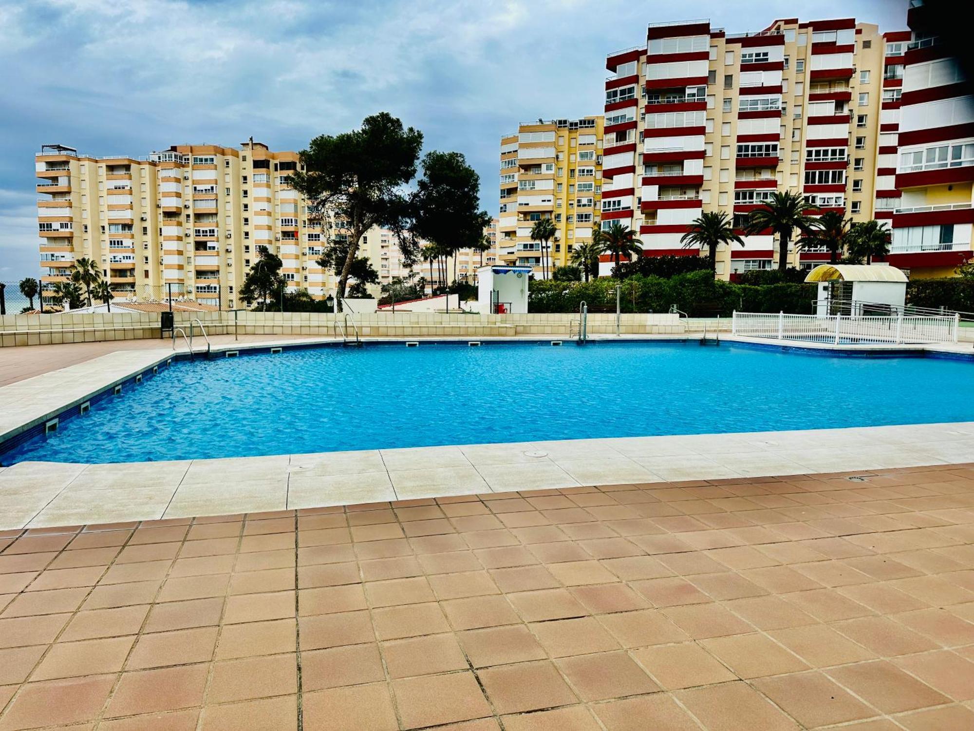 Modern Apartment Steps From The Beach Torrox Esterno foto